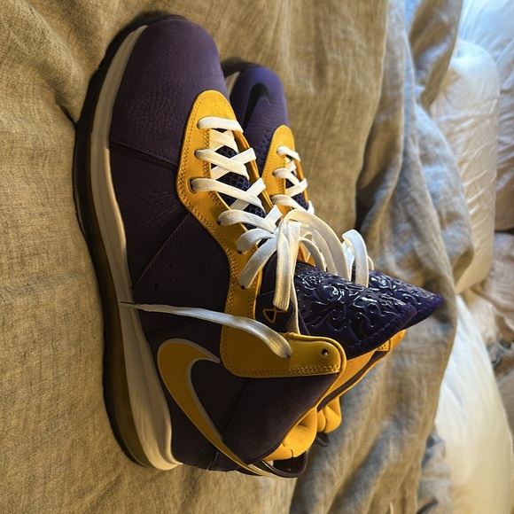 nike lebron 8 lakers on feet